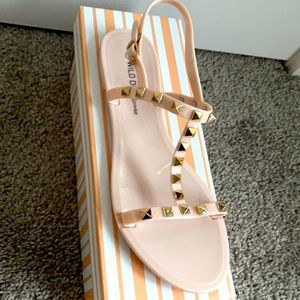 Women’s boutique sandals